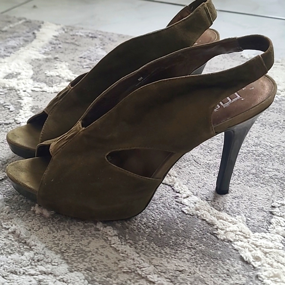Moda Spana heels in olive green